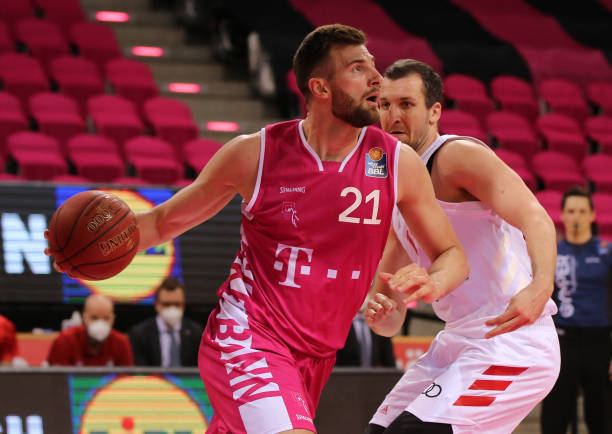 他在有限的 他在有限的