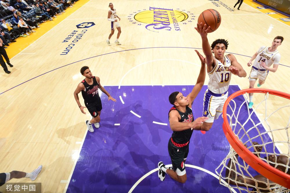 他凭借出色 他凭借出色